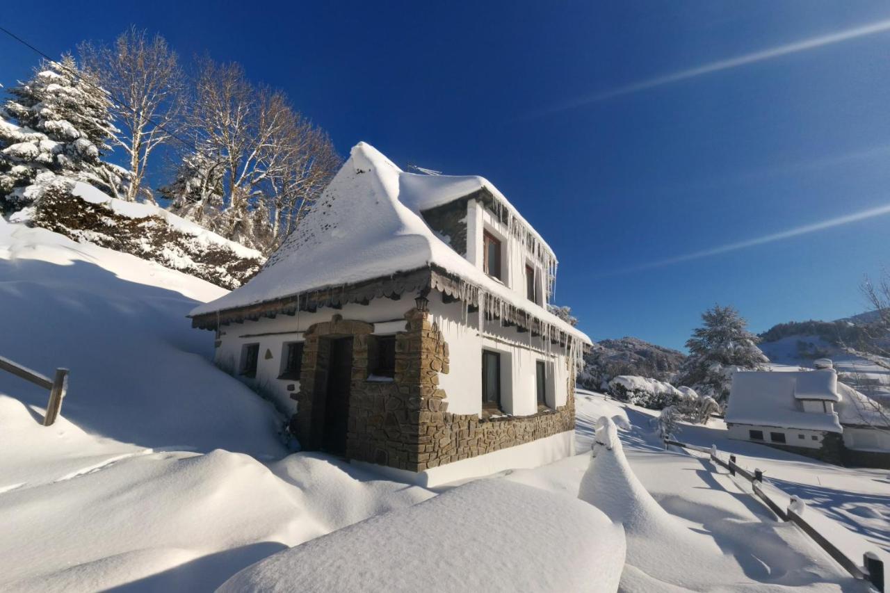 Chalet Avec Vue Panoramique Sur Le Plomb Du Cantal Villa Saint-Jacques-des-Blats Esterno foto